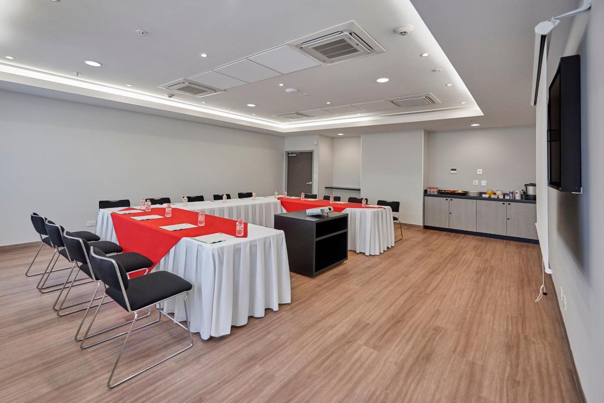 City Express Junior By Marriott Leon Centro De Convenciones Buitenkant foto
